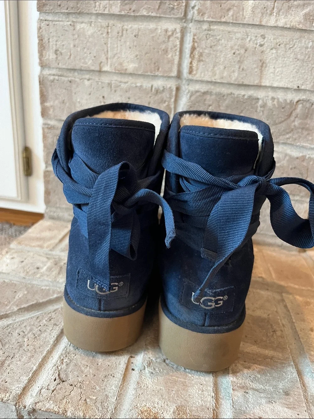 Ugg Women’s Navy Suede Shearling-Lined Ankle Boots size 7 1/2